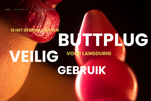 Sensuele rode vrouwenlippen met een buttplug, symbool voor veilig en plezierig gebruik van anale speeltjes